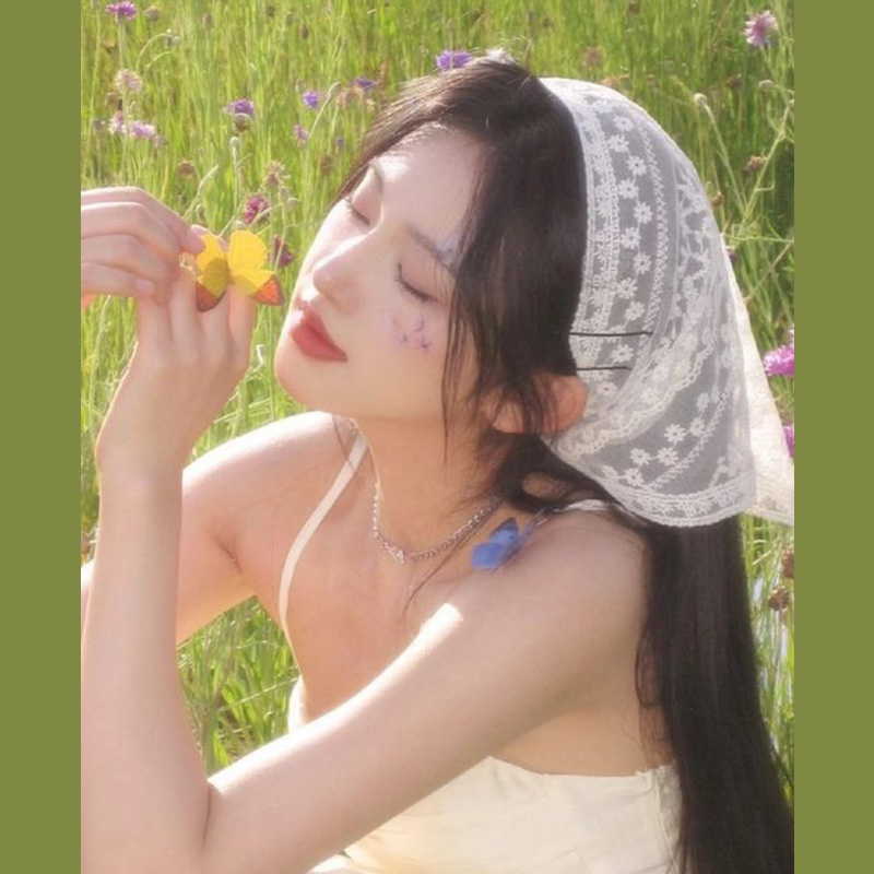 สีขาวทอดอกไม้ลูกไม้ผ้าพันคอผม  - Photography Triangle บทวิจารณ์และราคา