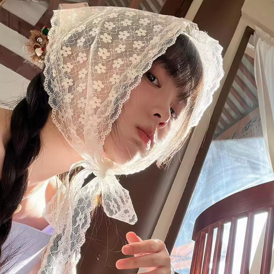 ผ้าพันคอสามเหลี่ยมลูกไม้สีขาว  - Photography Triangle บทวิจารณ์และราคา