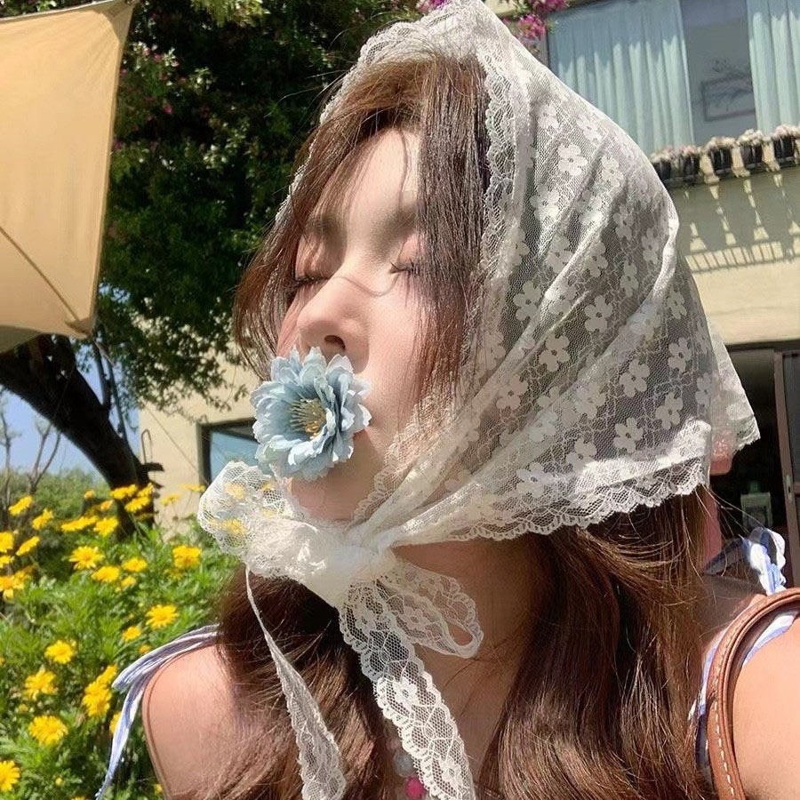 ผ้าพันคอสามเหลี่ยมลูกไม้สีขาว  - Photography Triangle บทวิจารณ์และราคา